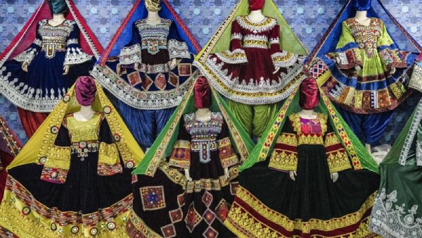 பெண் பொம்மைகளுக்கு புதிய உத்தரவு பெண் பொம்மைகளுக்கு புதிய உத்தரவு