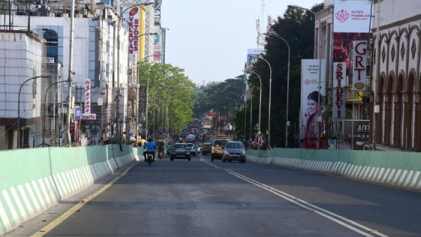 மிக நீளமான மேம்பாலங்களில் ஒன்றாக 