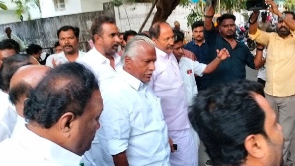 தொண்டர்கள் புலம்பல் 