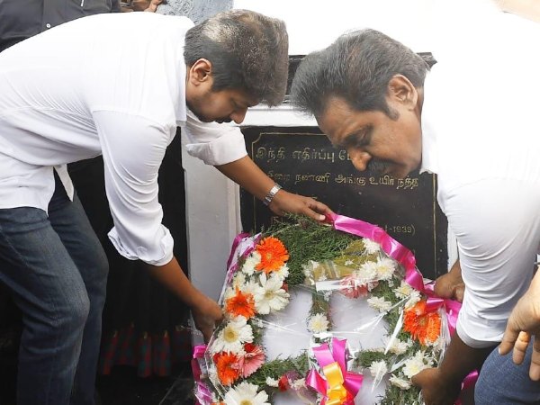 மொழிப்போர் தியாகிகள் நினைவிடத்தில் மொழிப்போர் தியாகிகள் நினைவிடத்தில்