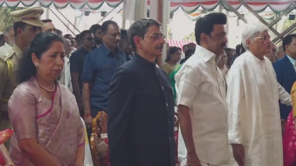 தேநீர் விருந்தில் மு.க.ஸ்டாலின்