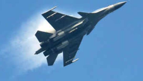  2 விமானங்கள் விழுந்து விபத்து