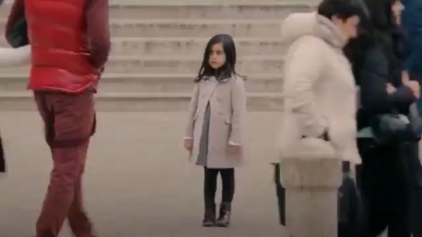 ஒரே சிறுமி.. இரட்டை வேடம்.. 