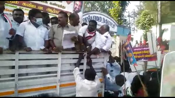 செருப்பை தூக்கி செருப்பை தூக்கி