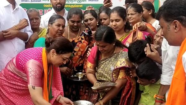 நடிகை குஷ்பு 