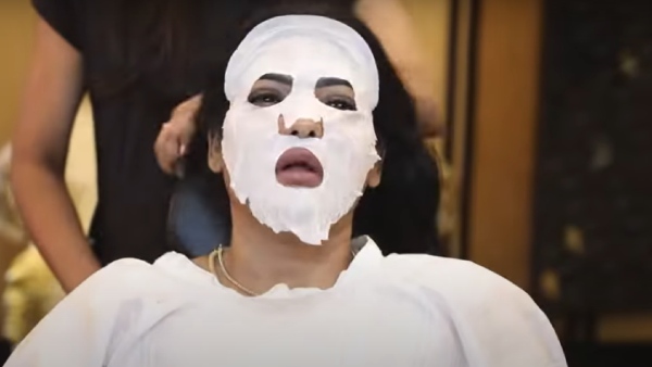 புலம்பும் ராதிகா