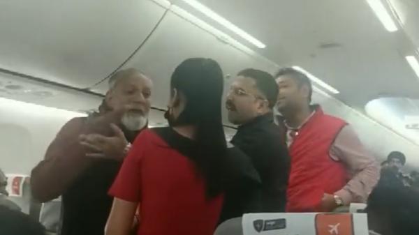  ஸ்பைஸ்ஜெட் விமானத்தில்..