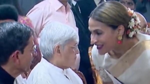 தேநீர் விருந்து தேநீர் விருந்து