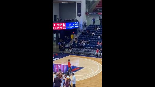 போட்டிக் களத்திற்குள் புகுந்து டெலிவரி 