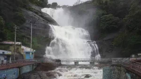 Rains in southern districts floods in courtrallam waterfalls Moderate rain next 3 days 
