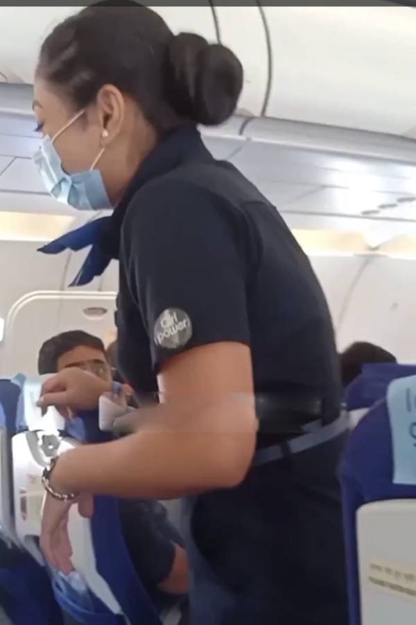 விமான ஊழியர் விமான ஊழியர்