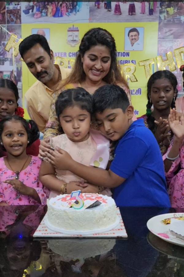 சிரிப்பழகி