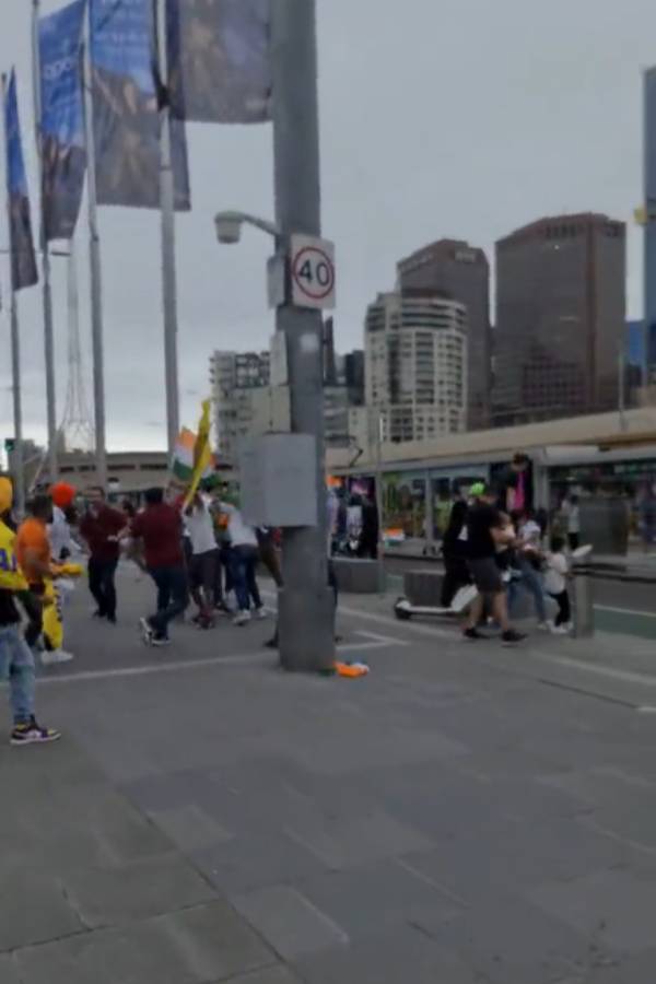 Khalistan Supporters attack Indians holding national flag in Australia 