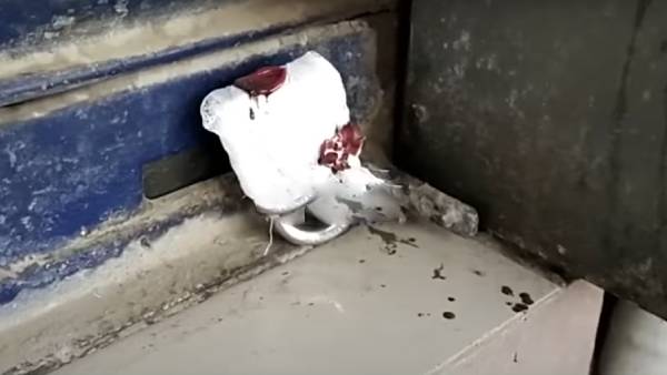  இழுத்து மூடி 'சீல்'