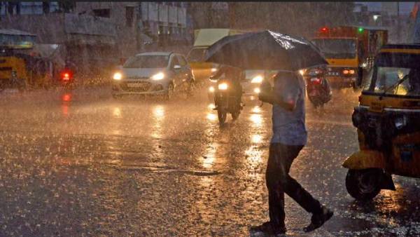 Heavy rains for 2 days in Tamil Nadu - Fishermen are prohibited from entering the sea 