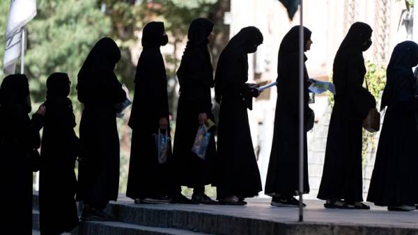  80 சிறுமிகள்