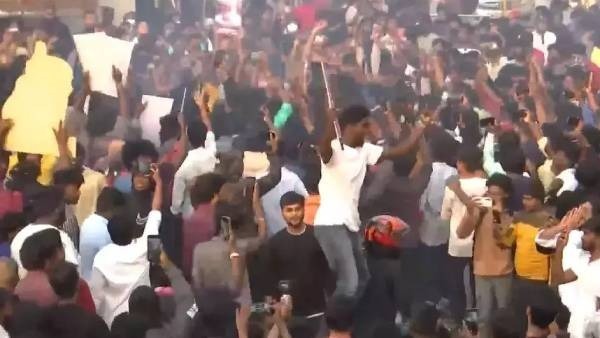 அஜித் ரசிகர் கொண்டாட்டம் 