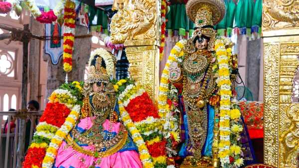 Vaikunda Ekadasi 15 lakh devotees visited Sriranganathar temple new record in ticket sales 