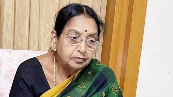 அரசியல் ரீதியாக அரசியல் ரீதியாக