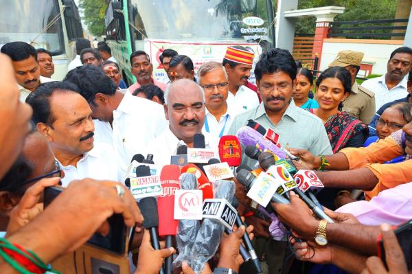 BJP stage protest asks for coconut in Pongal Parisu Thoguppu