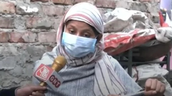 அலறியடித்து ஓடிய தோழி