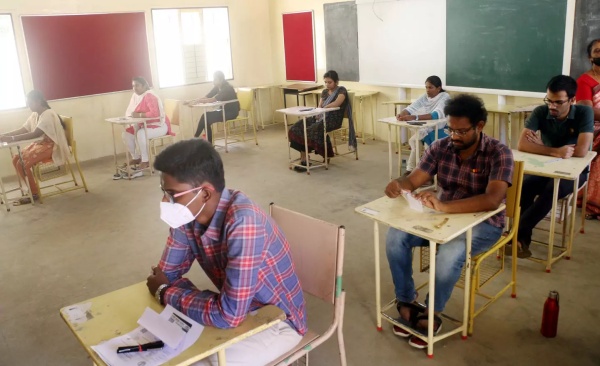 திரும்ப பெறப்பட்ட வினாத்தாள்கள்