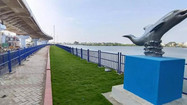  பூங்காக்கள், சிலைகள் 