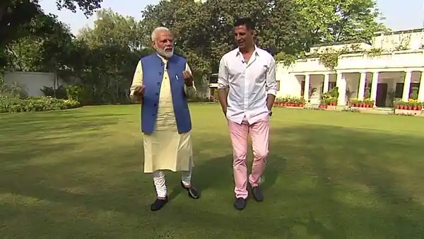 குழந்தையாக மாறும் மோடி