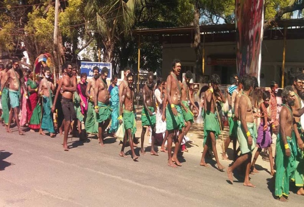 கோவிலுக்கு யாத்திரையாக செல்ல முடிவு