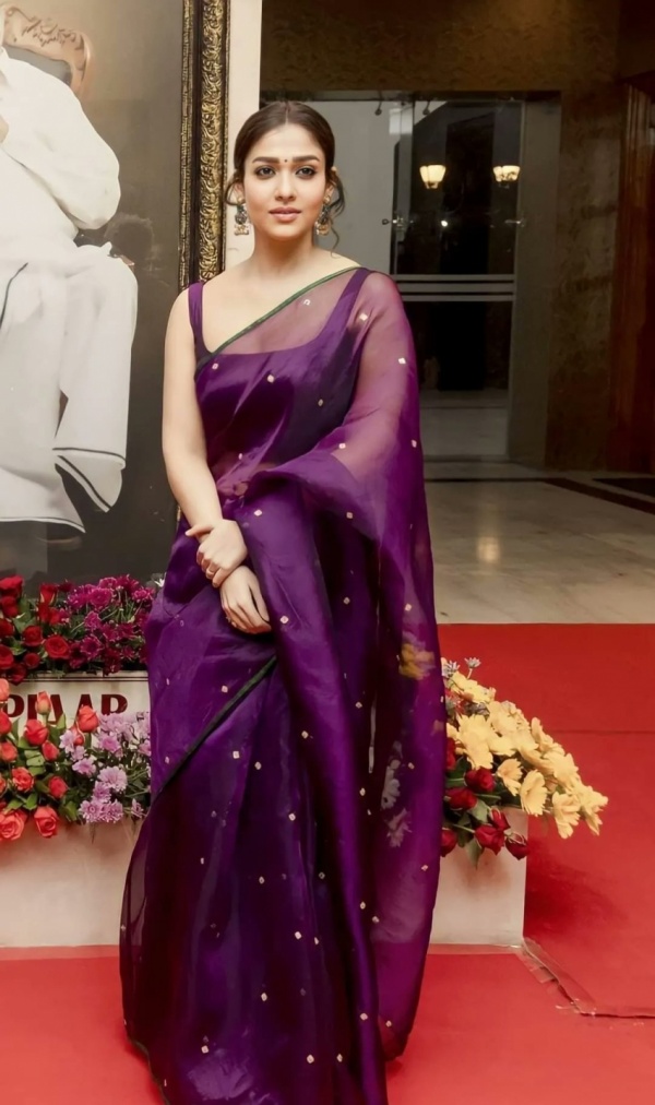 நயனின் அம்மாவும் சொக்கத் தங்கம் நயனின் அம்மாவும் சொக்கத் தங்கம்