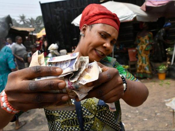 நைஜீரியாவிலும் பணமதிப்பிழப்பு நைஜீரியாவிலும் பணமதிப்பிழப்பு