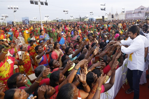 பாராட்டு மழை