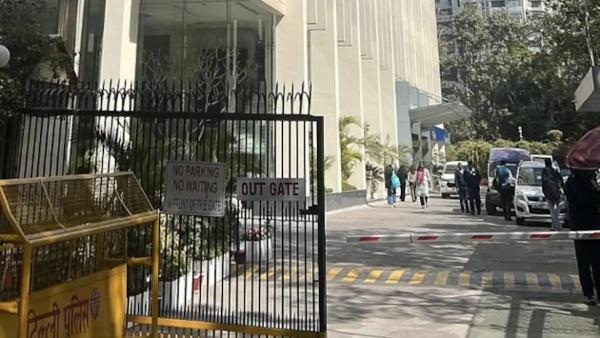 தடையை மீறி திரையிடல் 