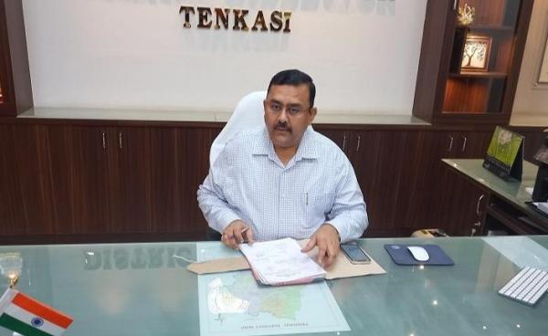 ஆட்சியர் ரவிச்சந்திரன் 