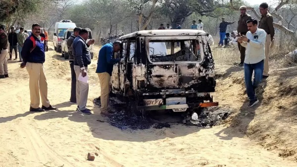 உயிருடன் எரித்து கொலை உயிருடன் எரித்து கொலை