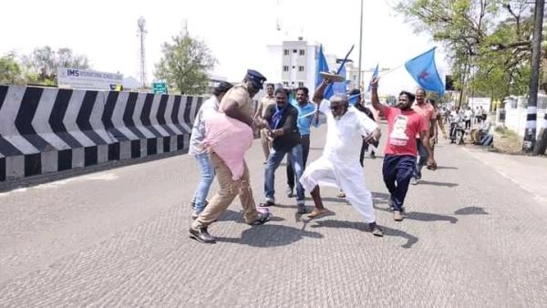 Erode East By-Election: Arunthathiyar burnt Naam Tamilar Seeman Effigy in Madurai, Nellai 