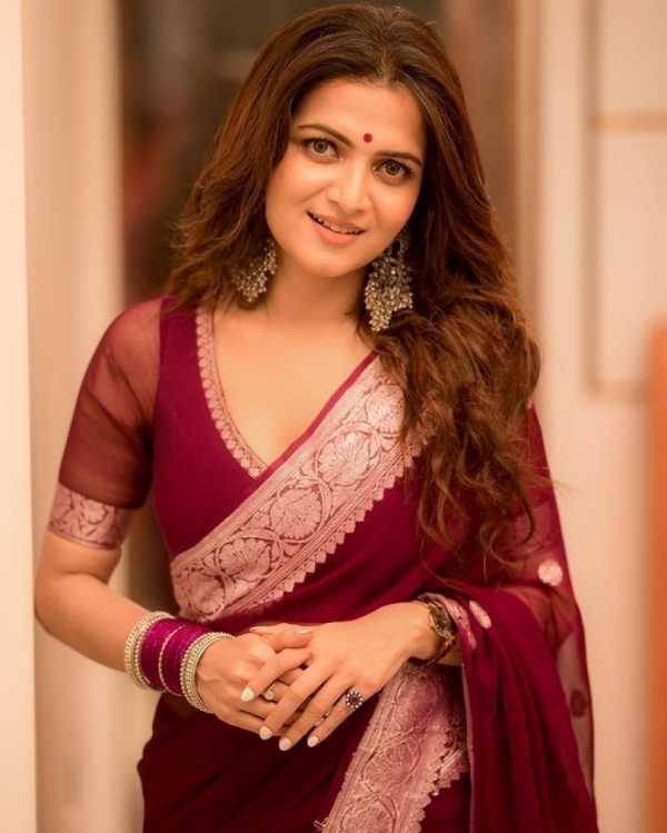 முன்னனி தொகுப்பாளர்