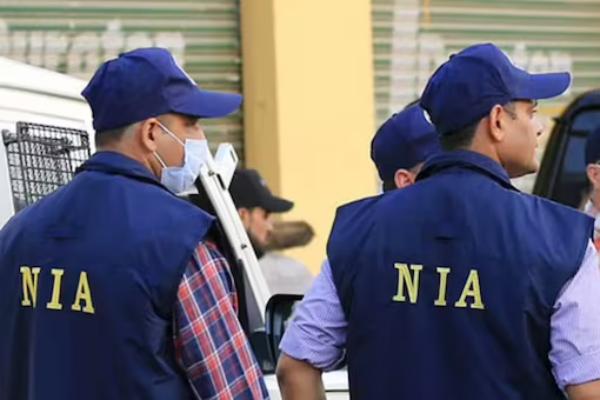  பயங்கர ஆயுதங்கள் பறிமுதல்