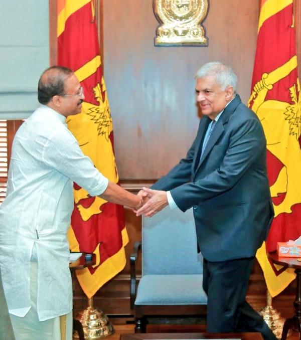 Indian Minister Muraleedharan meets Sri Lankan President Ranil Wickremesinghe