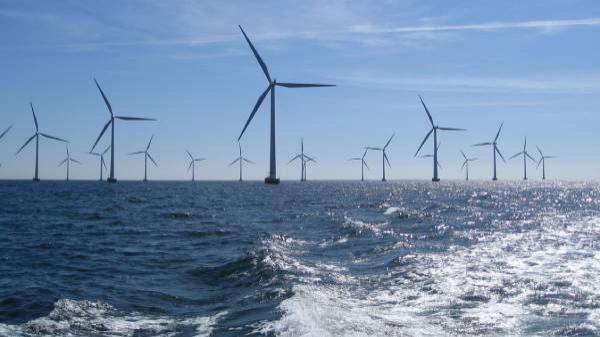 கடலில் காற்றாலை 