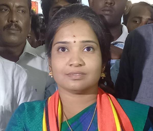 மேனகா நவநீதன் (நாம் தமிழர்) 