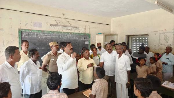 மாணவர்கள் -ஆசிரியர்கள் 