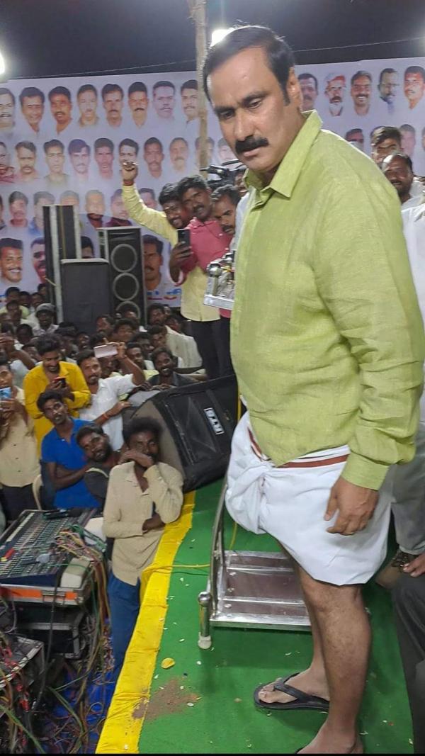 அன்புமணின்னா டீசன்ட்னு நினைக்கிறான் 