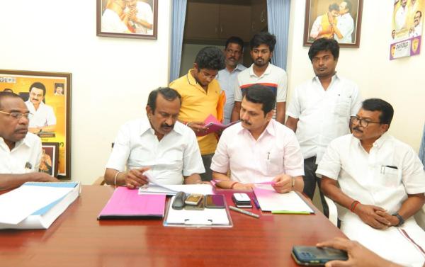  12 அமைச்சர்கள் 