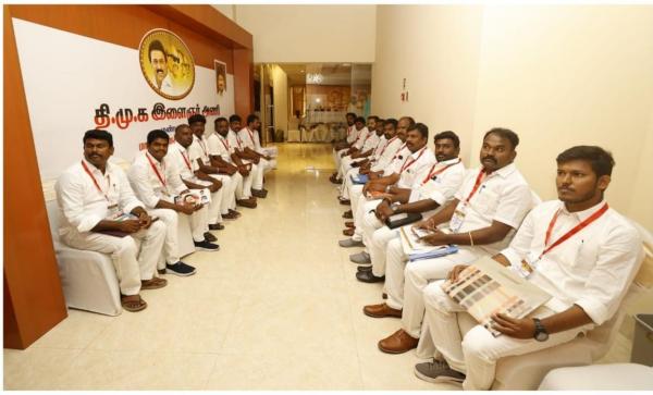 பரபரப்பாக நேர்காணல் 