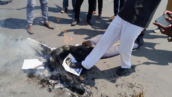 உருவ பொம்மை எரிப்பு உருவ பொம்மை எரிப்பு