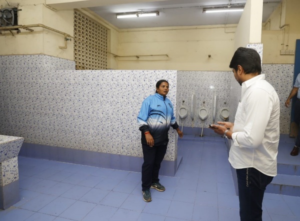 கழிவறையில் ஆய்வு கழிவறையில் ஆய்வு