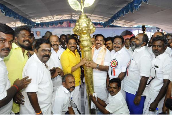 Madurai Dr.Saravanan who has conducted a ceremony to join AIADMK in Madurai