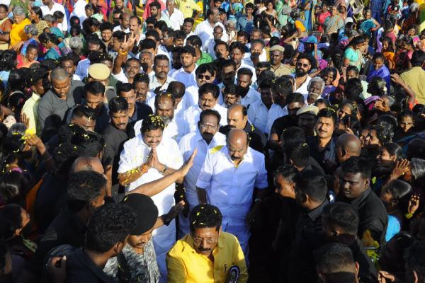Madurai Dr.Saravanan who has conducted a ceremony to join AIADMK in Madurai