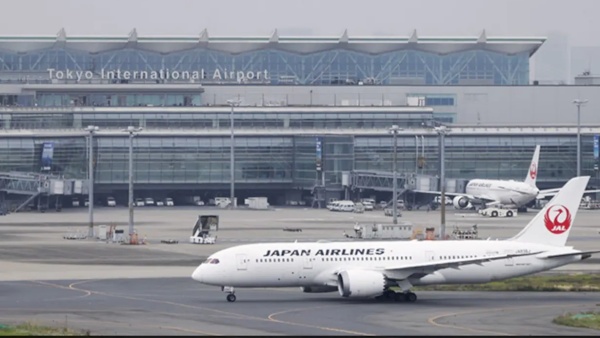 கிளம்பிய இடத்திற்கே வந்த விமானம் கிளம்பிய இடத்திற்கே வந்த விமானம்